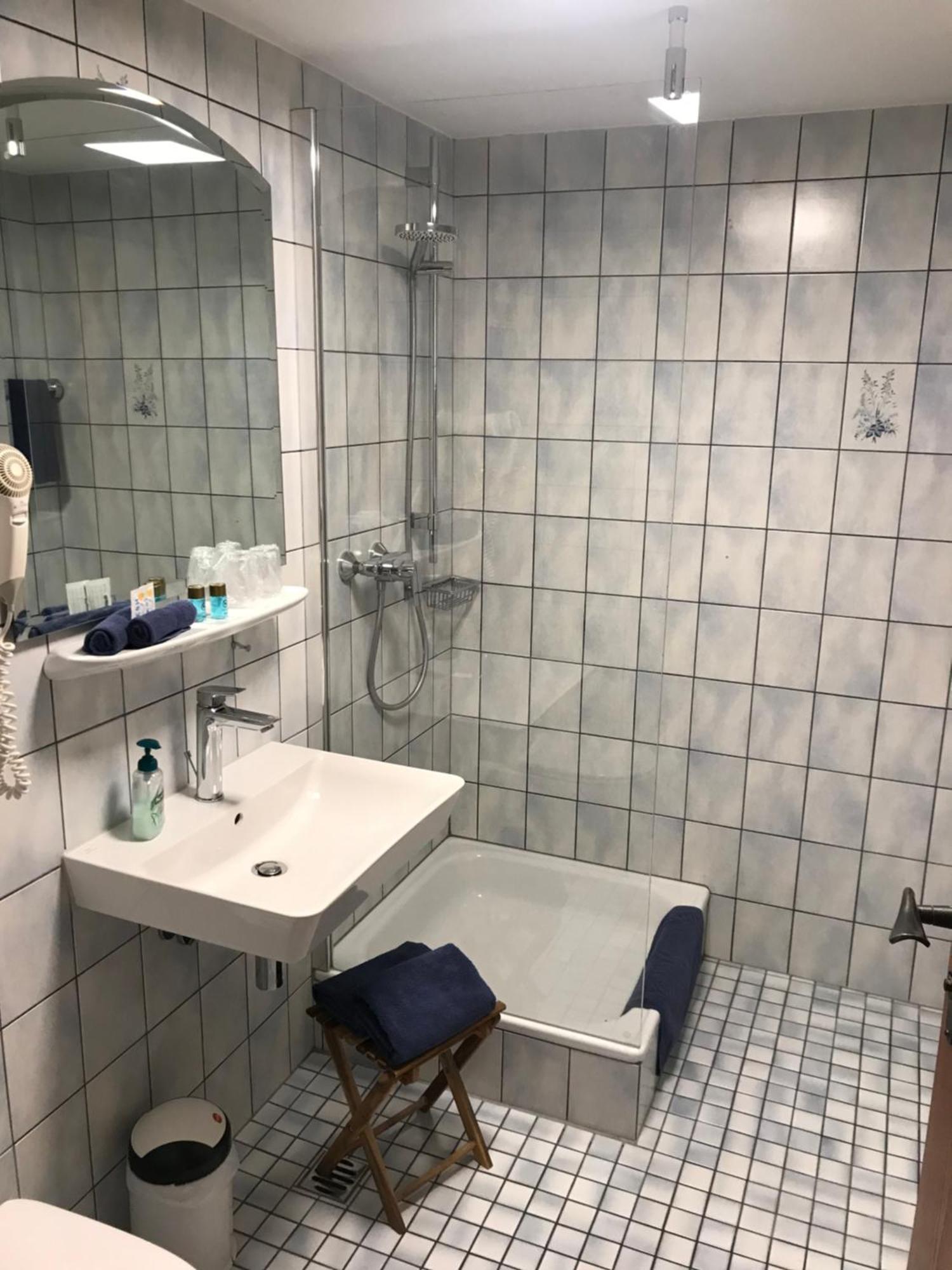Hotel & Restaurant Sonnenhoefle Зомерхаусен Екстериор снимка